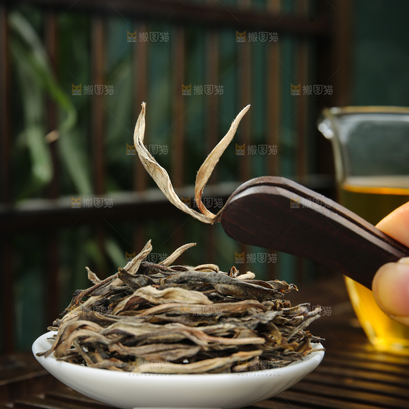 深底上的生普茶