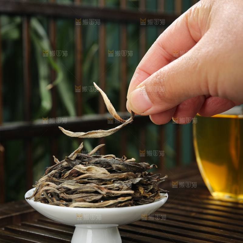 深底上的生普茶