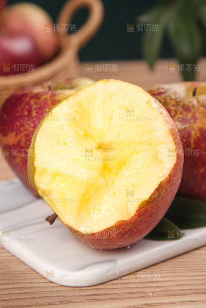 深底上的丑苹果