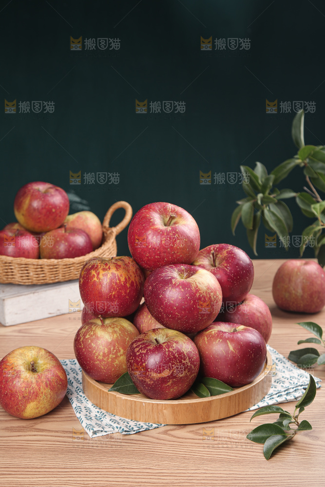 深底上的丑苹果