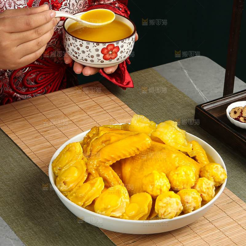 盘里装的花胶鸡