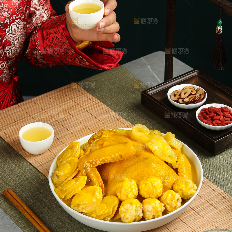 盘里装的花胶鸡
