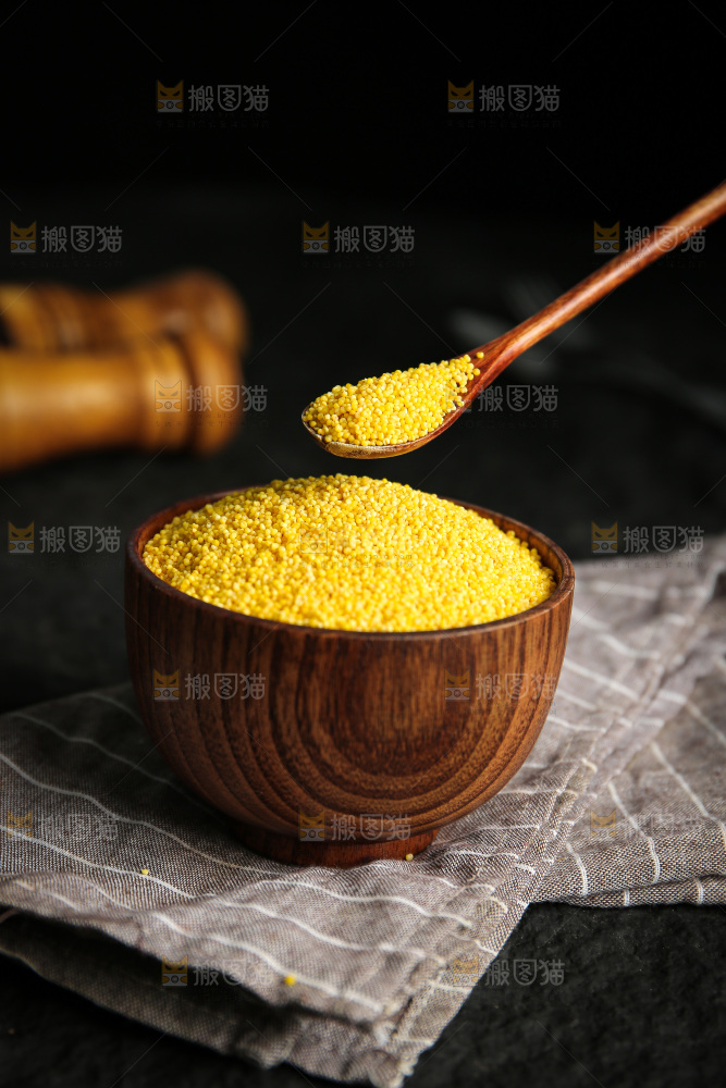深底上的黄小米
