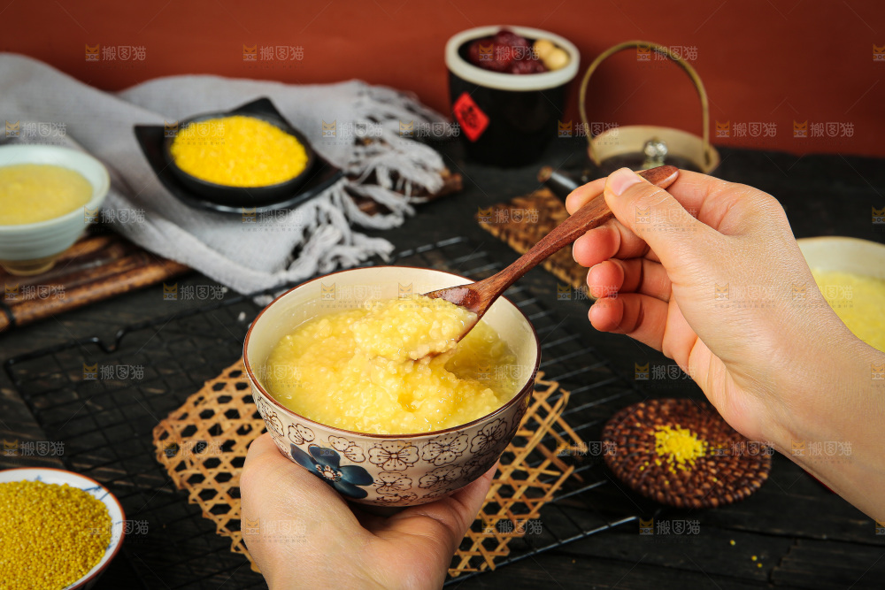 深底上的黄小米