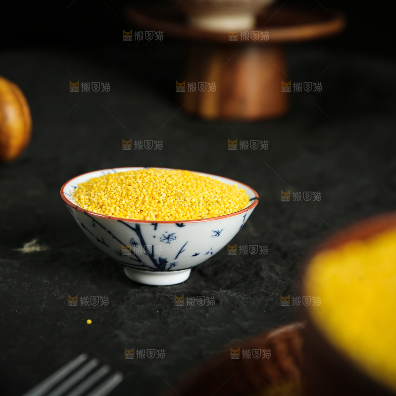 深底上的黄小米