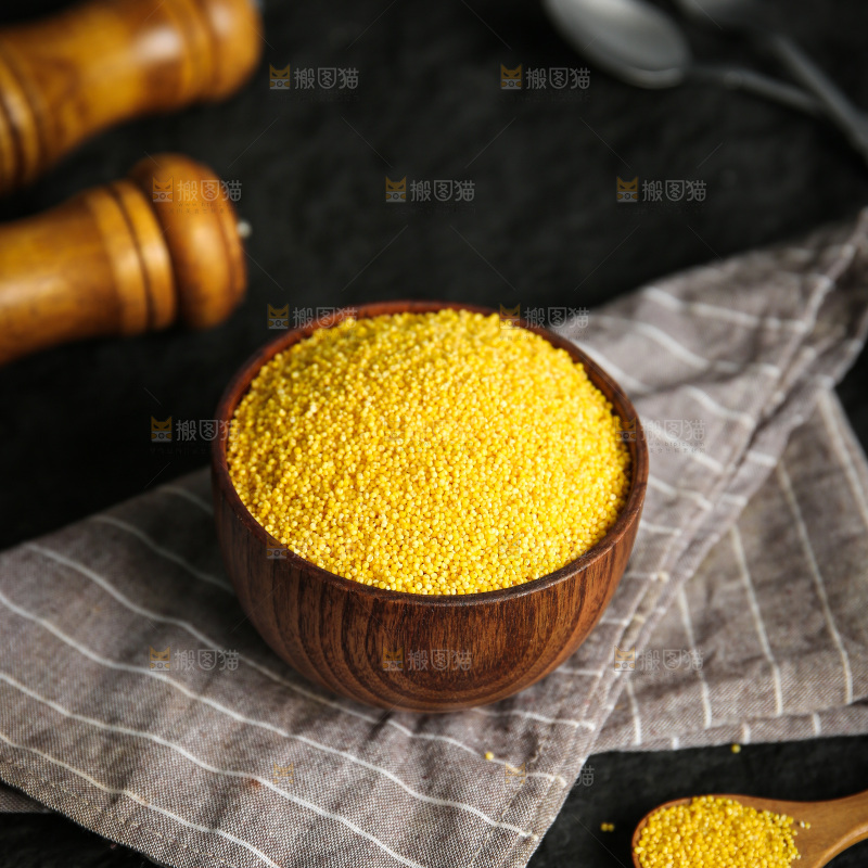 深底上的黄小米