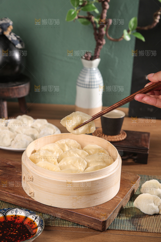 木底上的鲅鱼水饺