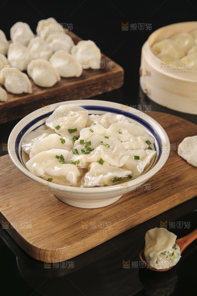 木底上的鲅鱼水饺