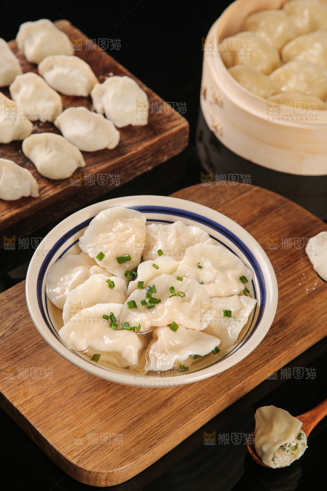 木底上的鲅鱼水饺