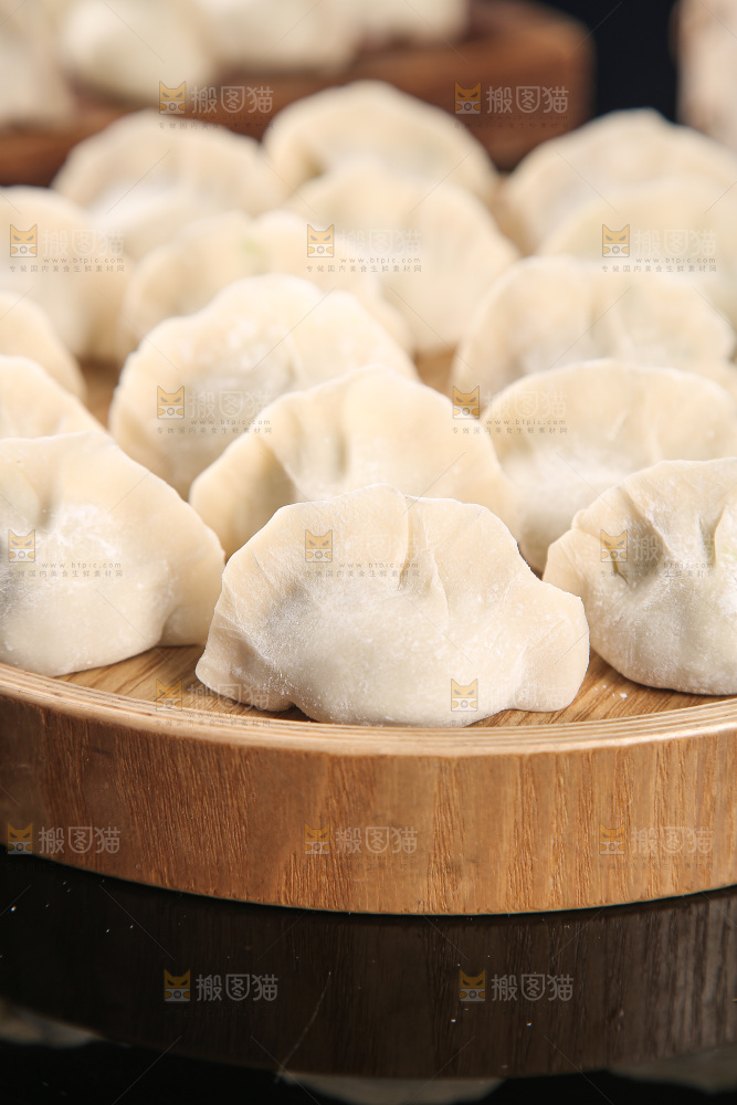 深底上的鲅鱼水饺