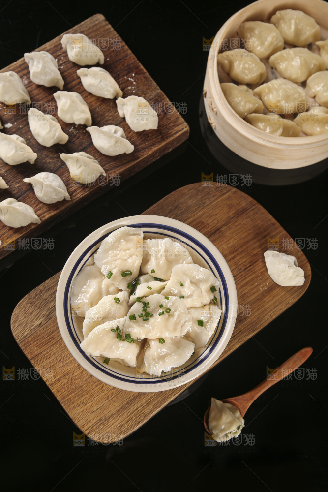 木底上的鲅鱼水饺