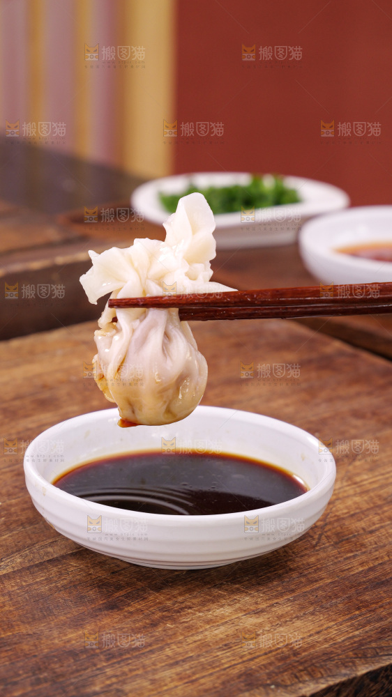木底上的小金鱼馄饨