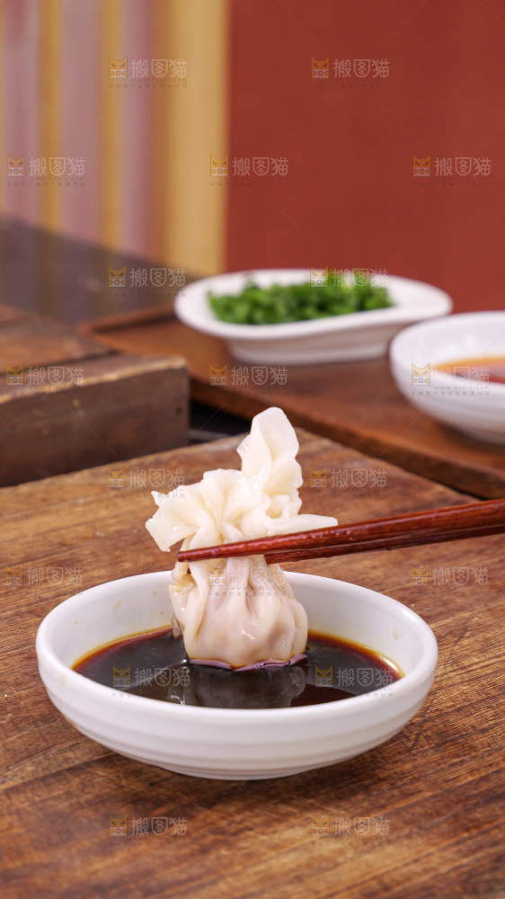 木底上的小金鱼馄饨