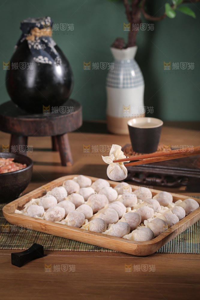 木底上的小金鱼馄饨