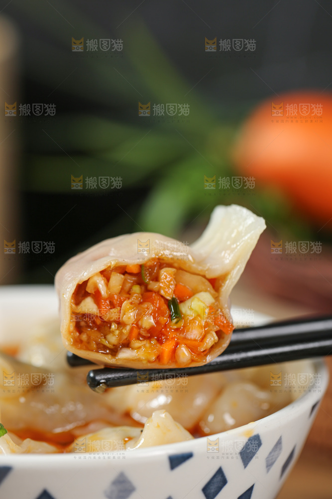 深底上的饺子
