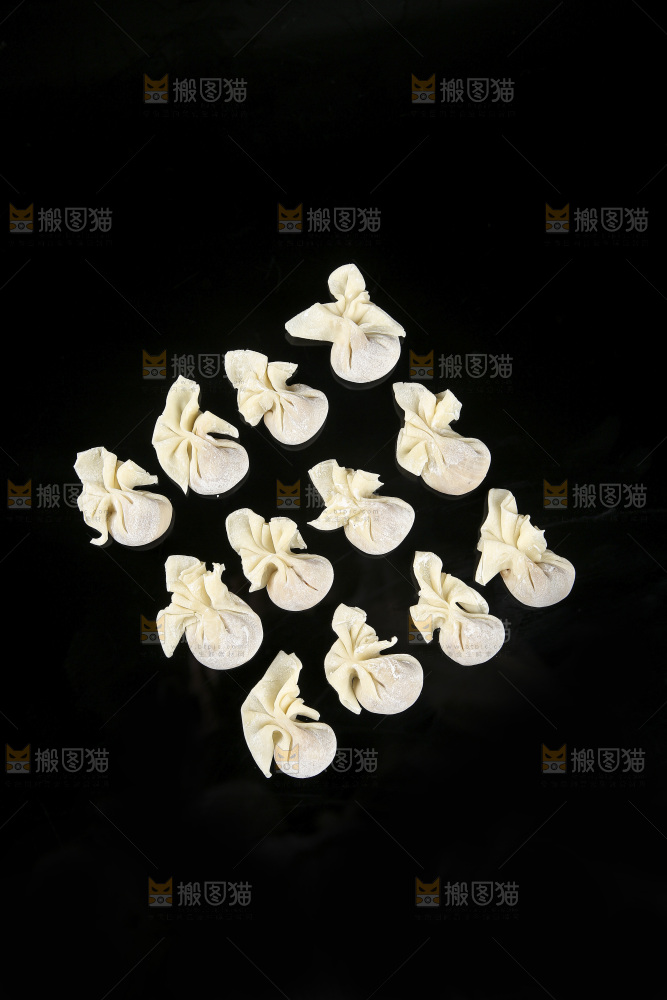 深底上的小金鱼馄饨