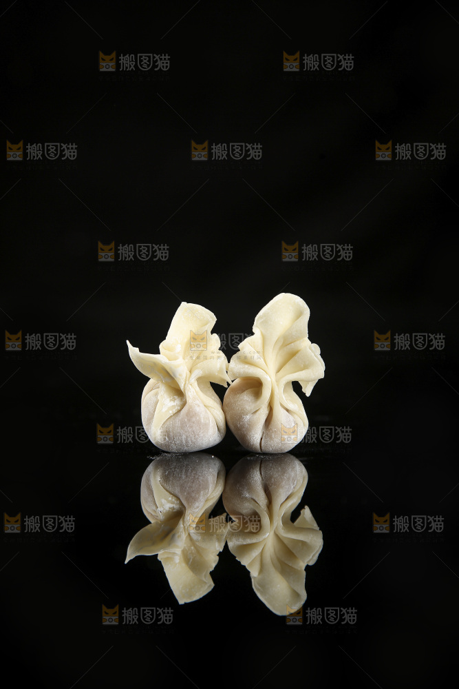 深底上的小金鱼馄饨