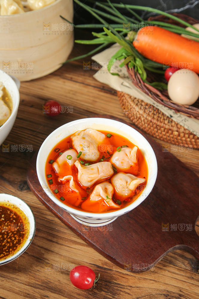 深底上的饺子