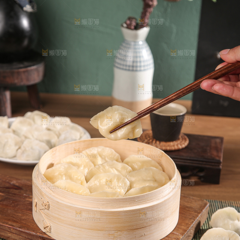木底上的鲅鱼水饺