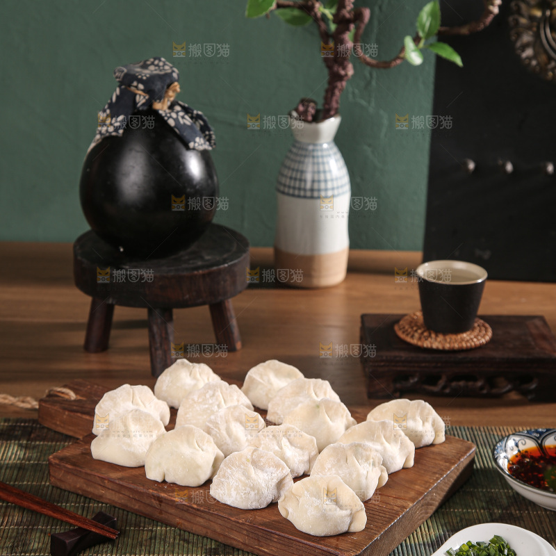 木底上的鲅鱼水饺