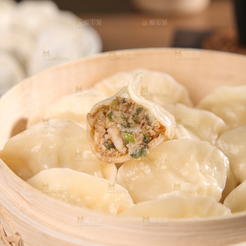 木底上的鲅鱼水饺