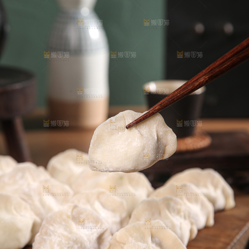 木底上的鲅鱼水饺