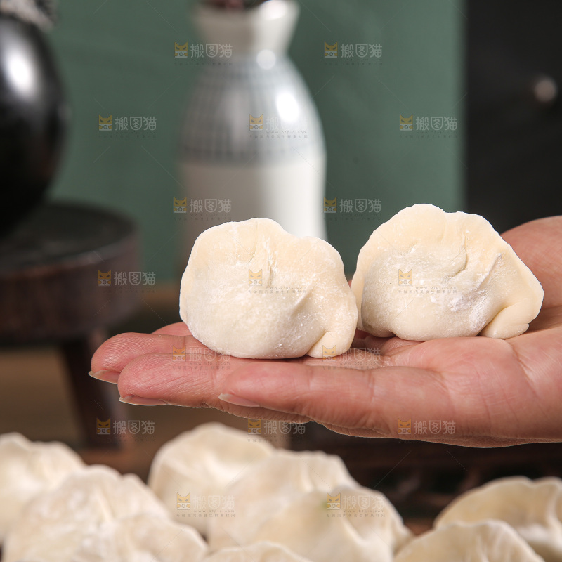 木底上的鲅鱼水饺