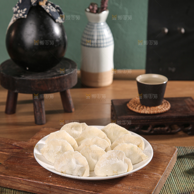 木底上的鲅鱼水饺