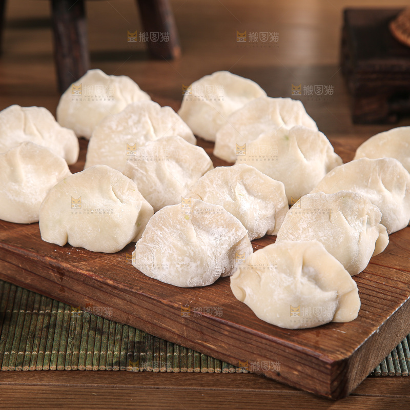 木底上的鲅鱼水饺