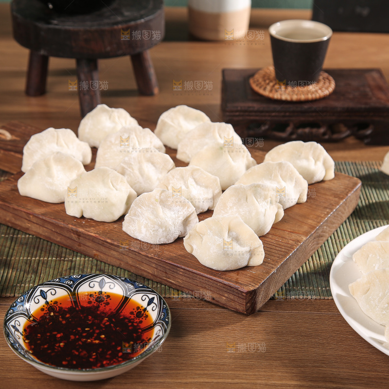 木底上的鲅鱼水饺