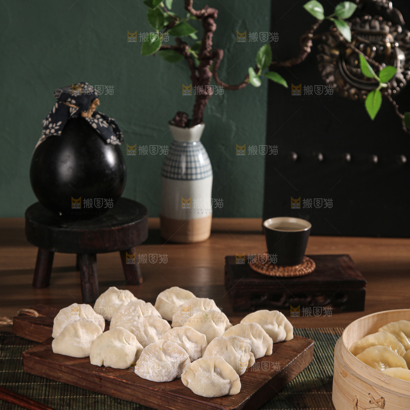 木底上的鲅鱼水饺