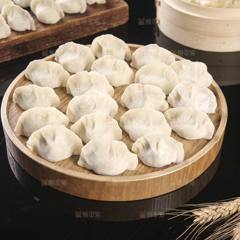 深底上的鲅鱼水饺