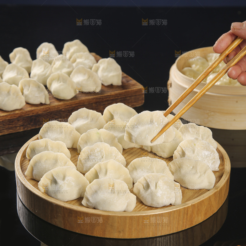 深底上的鲅鱼水饺