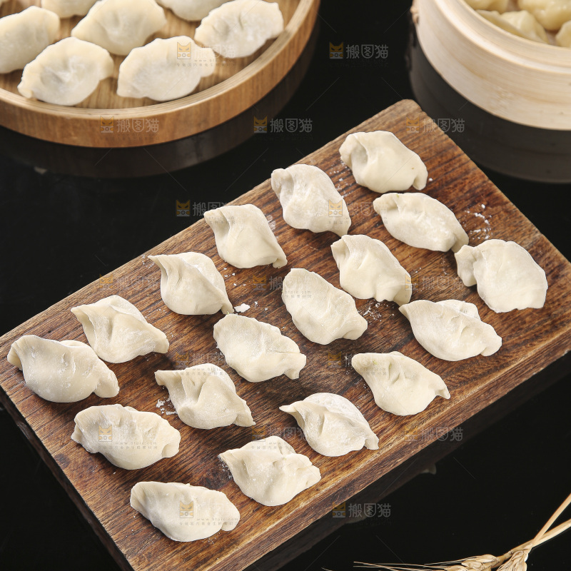 深底上的鲅鱼水饺