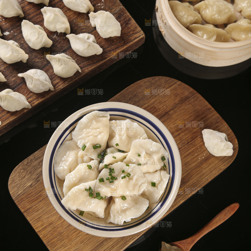 木底上的鲅鱼水饺