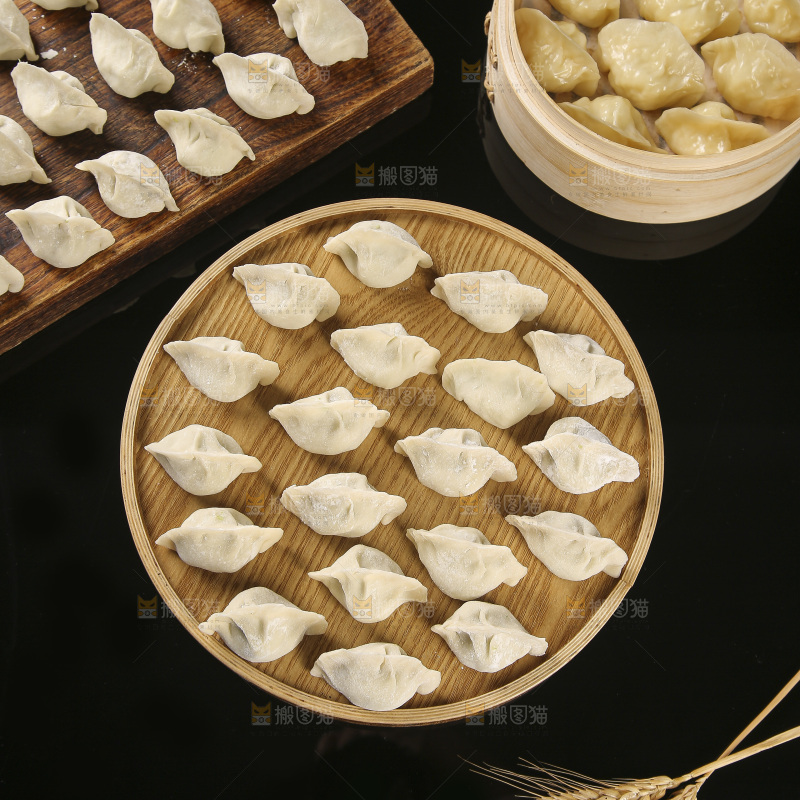 深底上的鲅鱼水饺