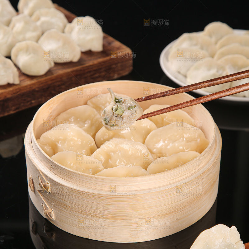 深底上的鲅鱼水饺
