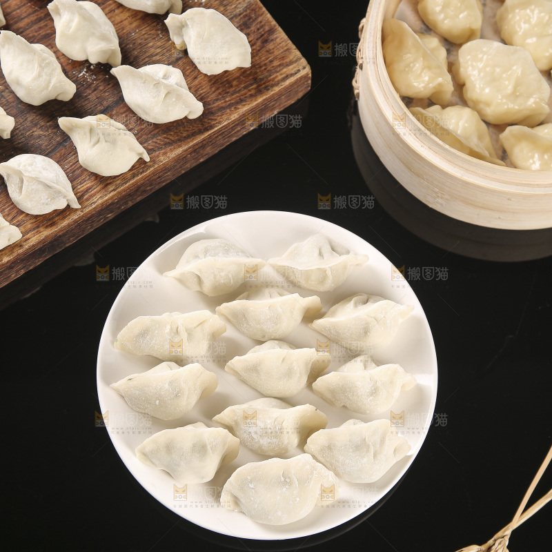 深底上的鲅鱼水饺