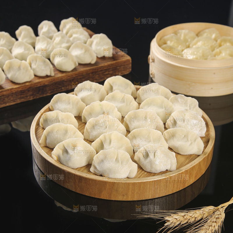 深底上的鲅鱼水饺