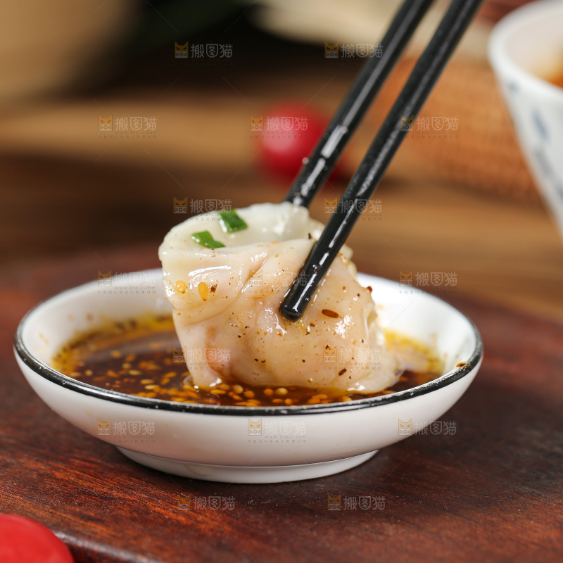 深底上的饺子