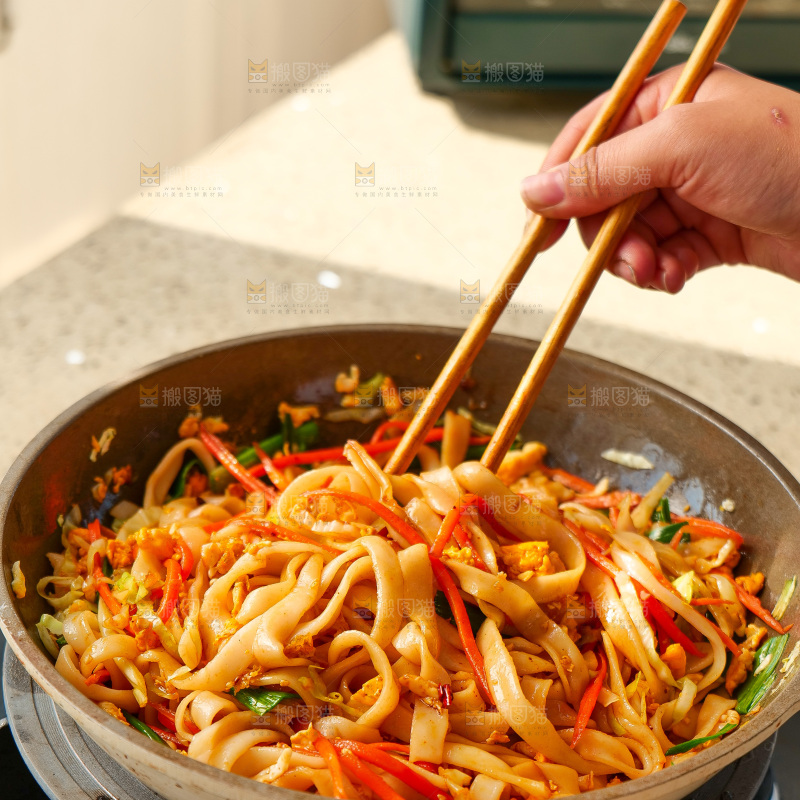 美食制作炒河粉