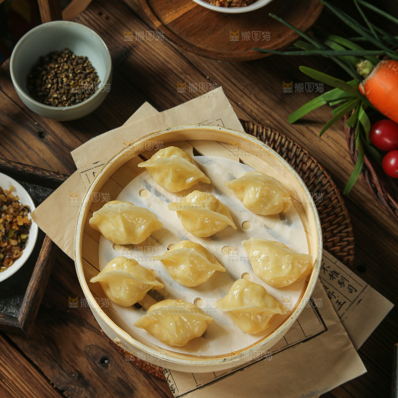 深底上的饺子
