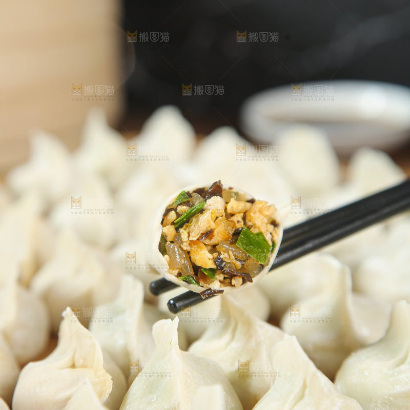 深底上的饺子