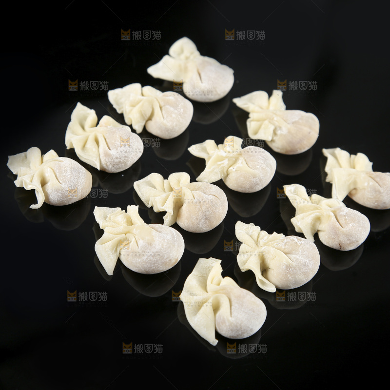 深底上的小金鱼馄饨