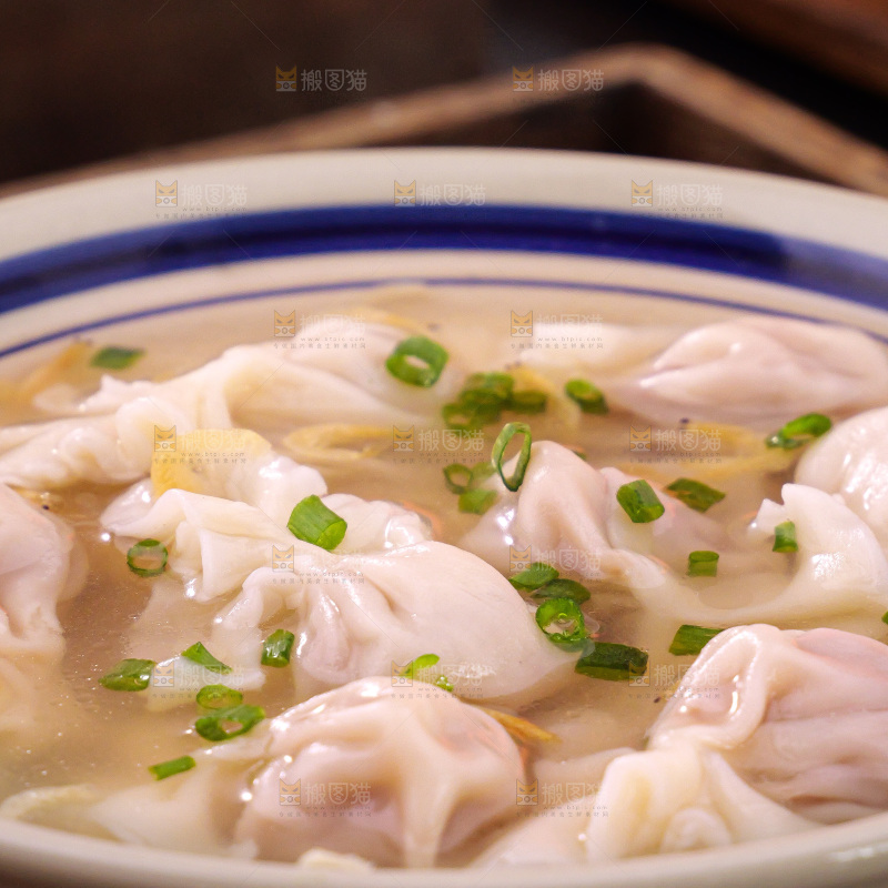 木底上的小金鱼馄饨