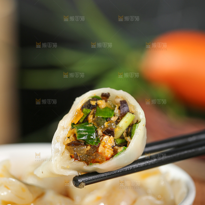 深底上的饺子