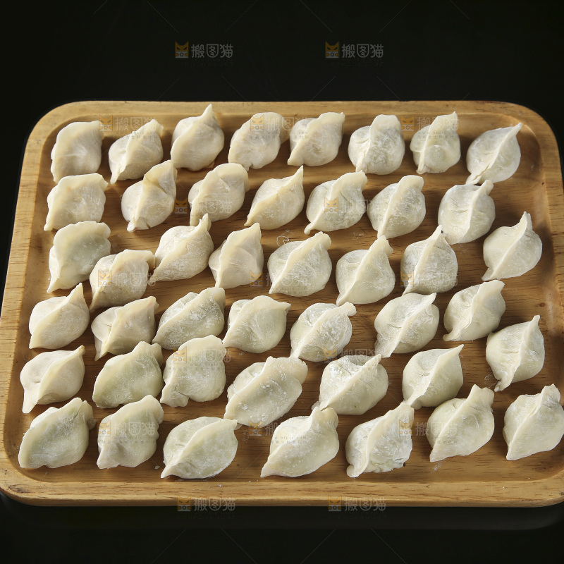 深底上的饺子