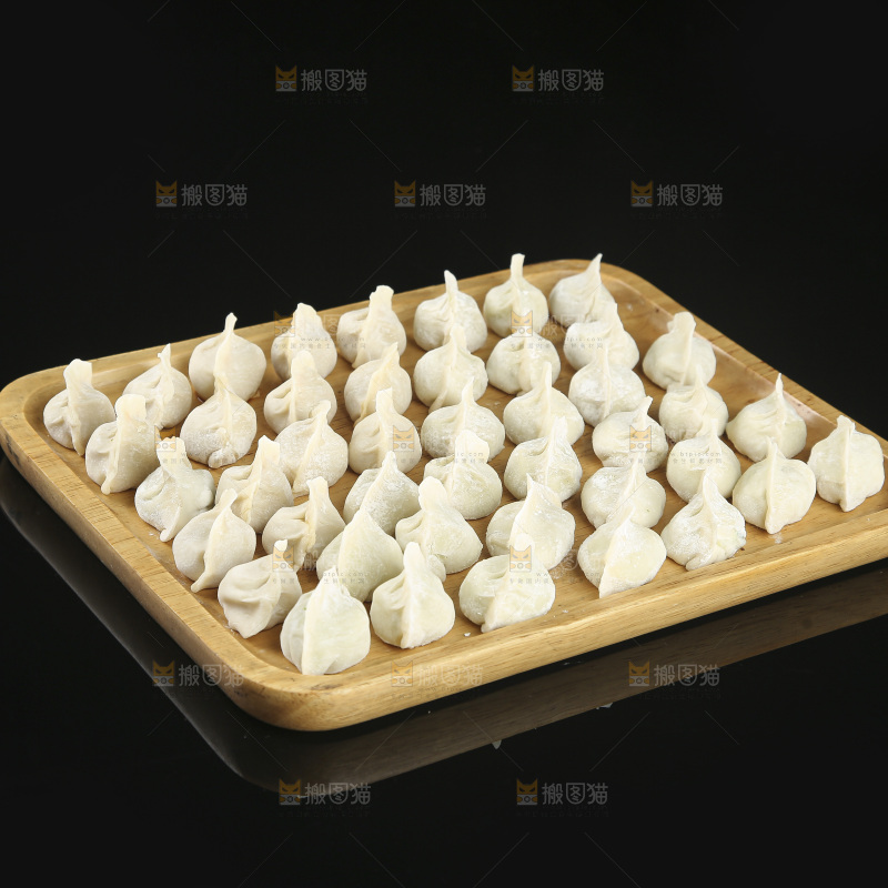 深底上的饺子