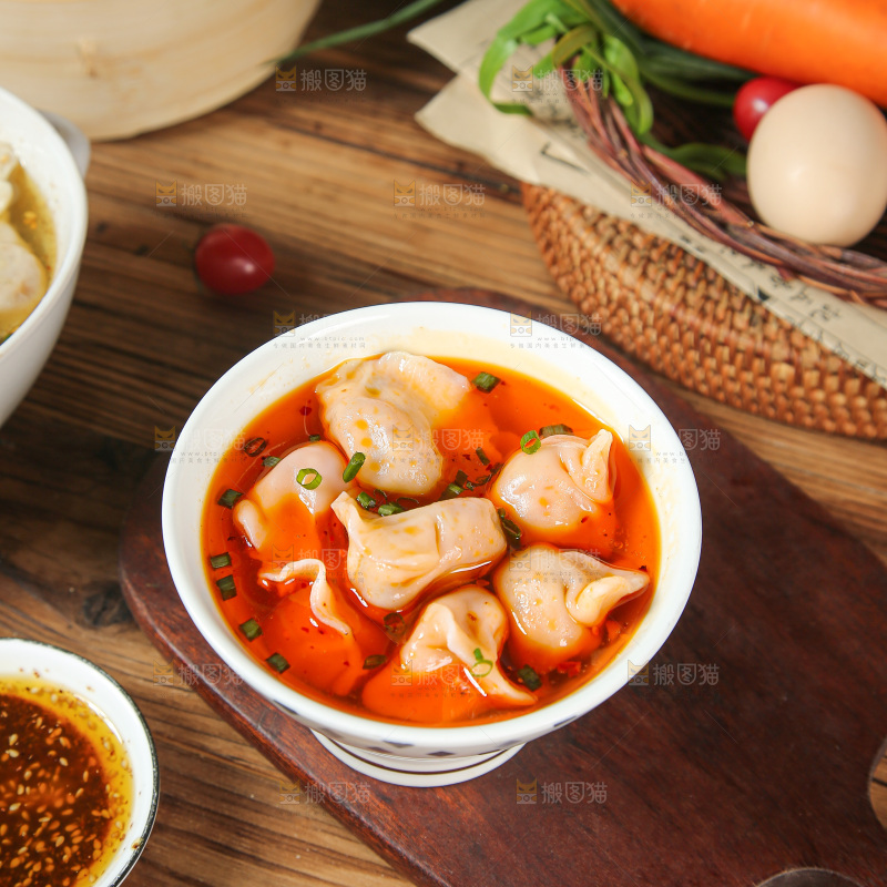 深底上的饺子