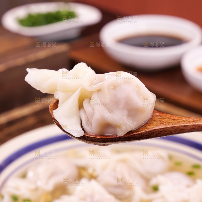 木底上的小金鱼馄饨